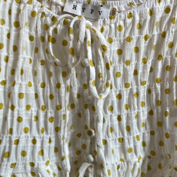 Feminine polkadot ruched crop top. - Picture 5 of 7